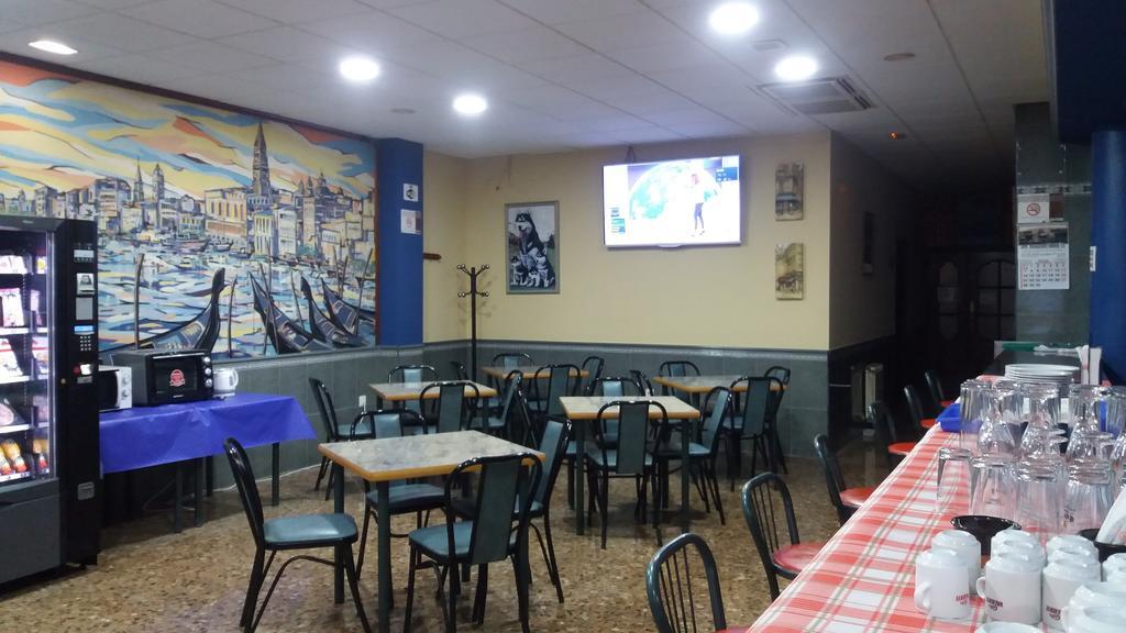 Hostal Venecia II Monzón Екстериор снимка