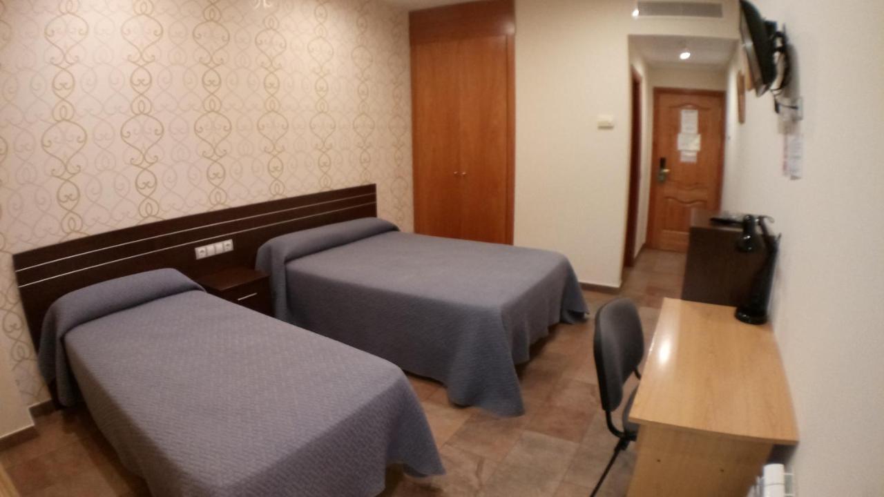 Hostal Venecia II Monzón Екстериор снимка