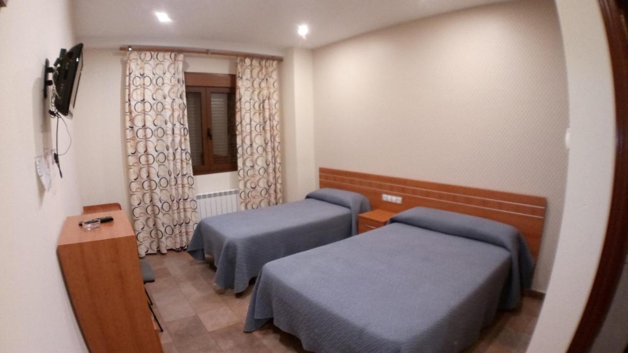 Hostal Venecia II Monzón Екстериор снимка