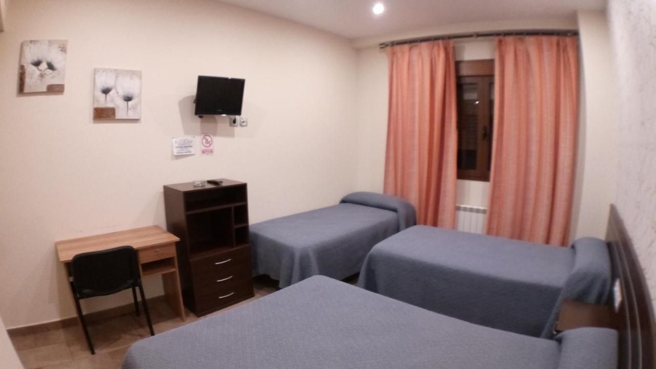 Hostal Venecia II Monzón Екстериор снимка