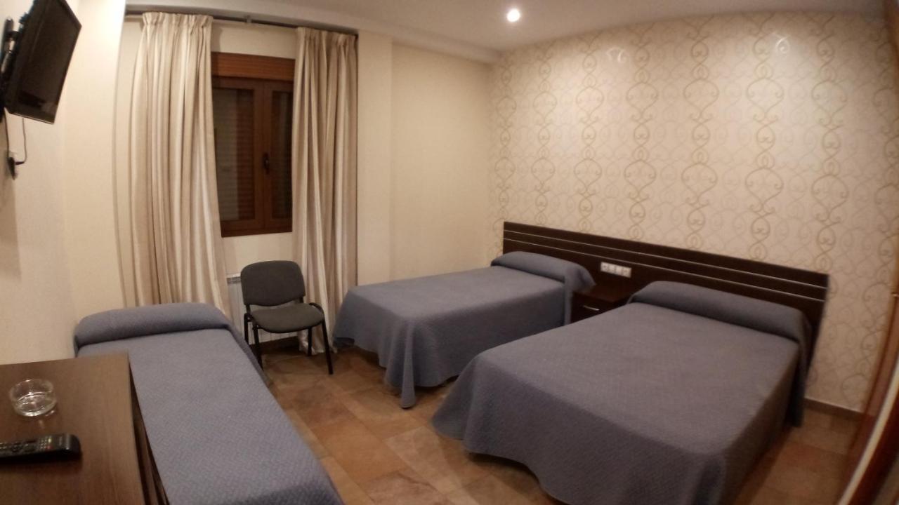 Hostal Venecia II Monzón Екстериор снимка
