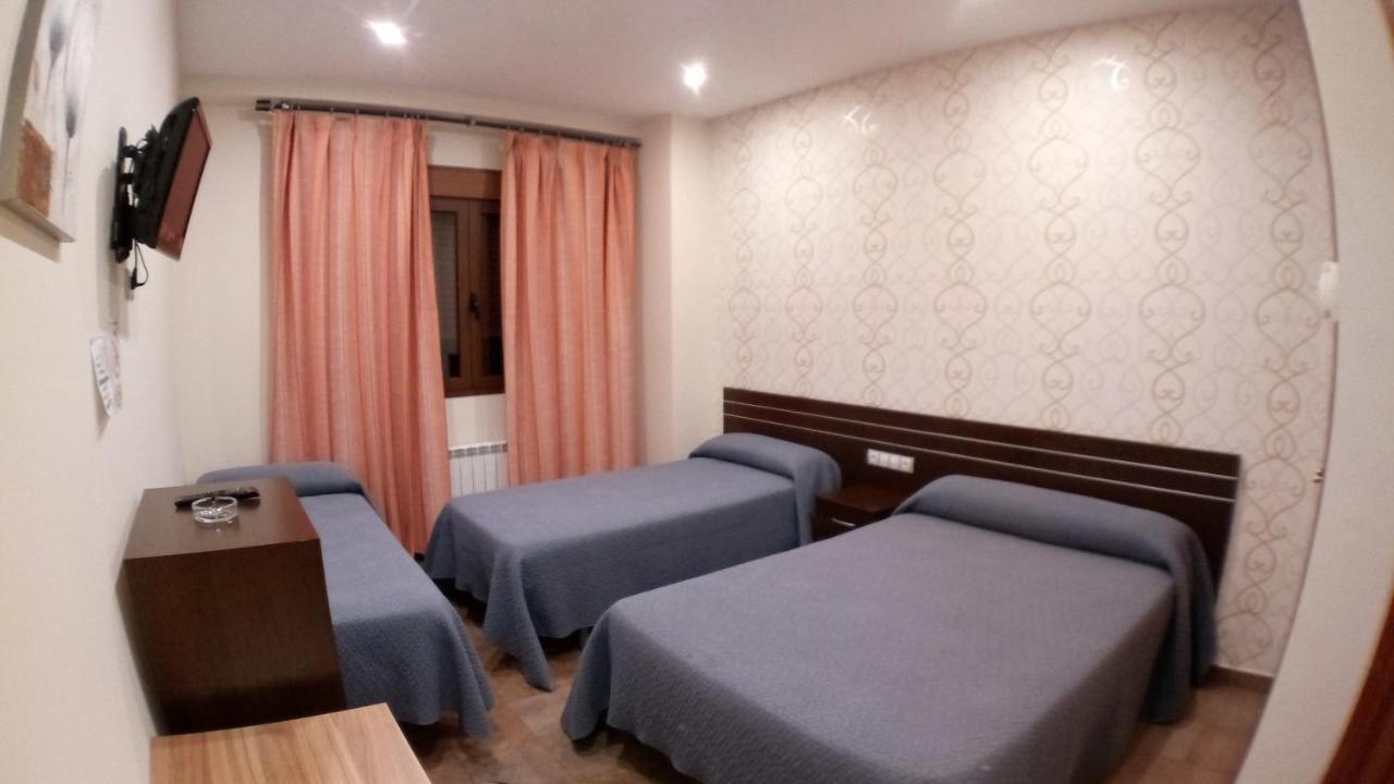 Hostal Venecia II Monzón Екстериор снимка
